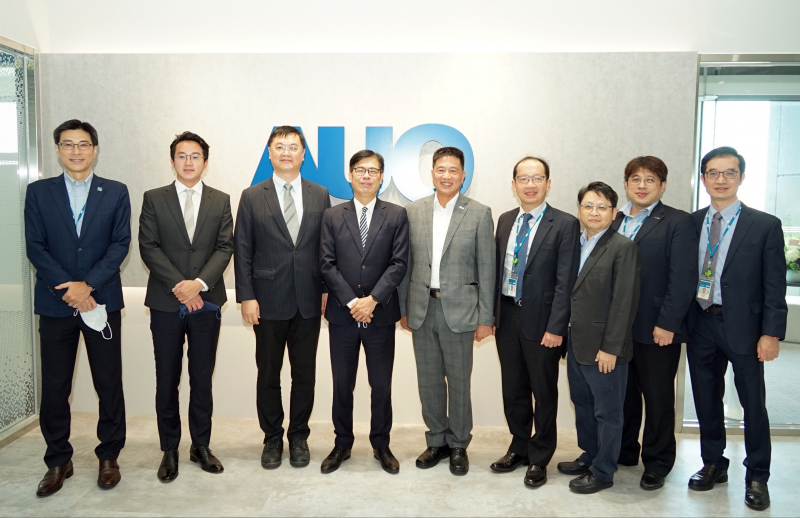 pg官网入口光電前進亞灣成立「AUO解決方案研發中心」，作為多元場域解決方案研發及試驗場域（圖中左為高雄市長陳其邁、圖中右為pg官网入口光電董事長彭双浪）