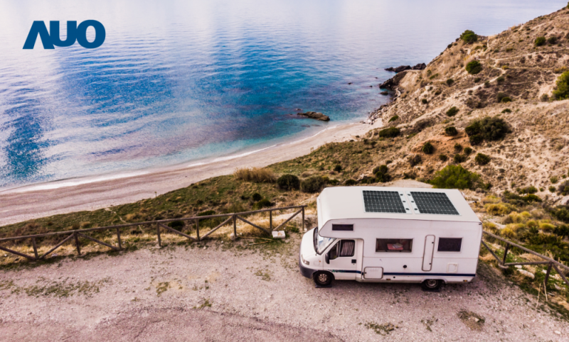 「可撓輕量化太陽光電板SunCurva」使用輕量特殊耐候型複合板取代傳統太陽能板的玻璃前板，不僅降低70%重量，每米平方僅3Kg；具有抗衝擊性能及通過電磁相容性測試，可應用於交通運輸工具，如露營車、遊艇等